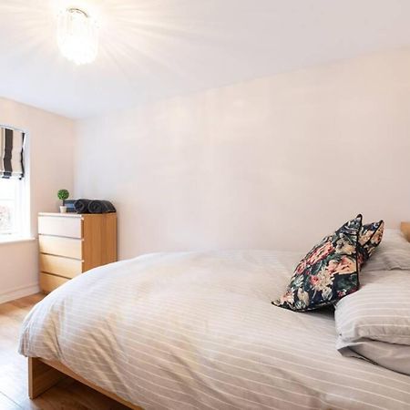 Burlington Place, Shrewsbury. 2 Bedroom, Private Parking, 5 Minutes From Town Esterno foto
