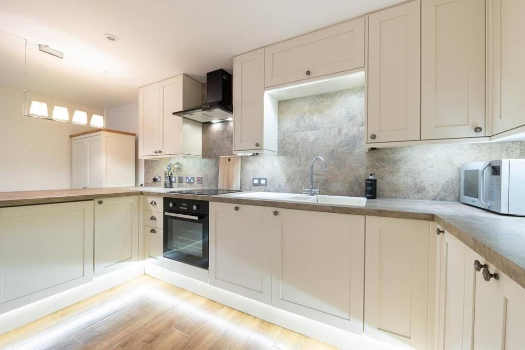 Burlington Place, Shrewsbury. 2 Bedroom, Private Parking, 5 Minutes From Town Esterno foto