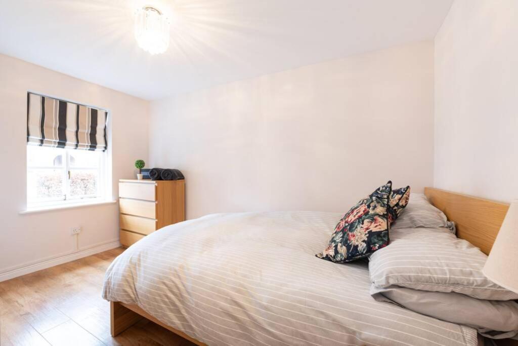Burlington Place, Shrewsbury. 2 Bedroom, Private Parking, 5 Minutes From Town Esterno foto