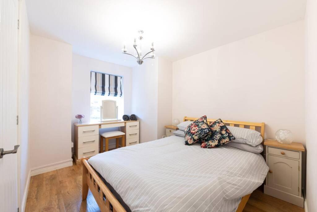 Burlington Place, Shrewsbury. 2 Bedroom, Private Parking, 5 Minutes From Town Esterno foto